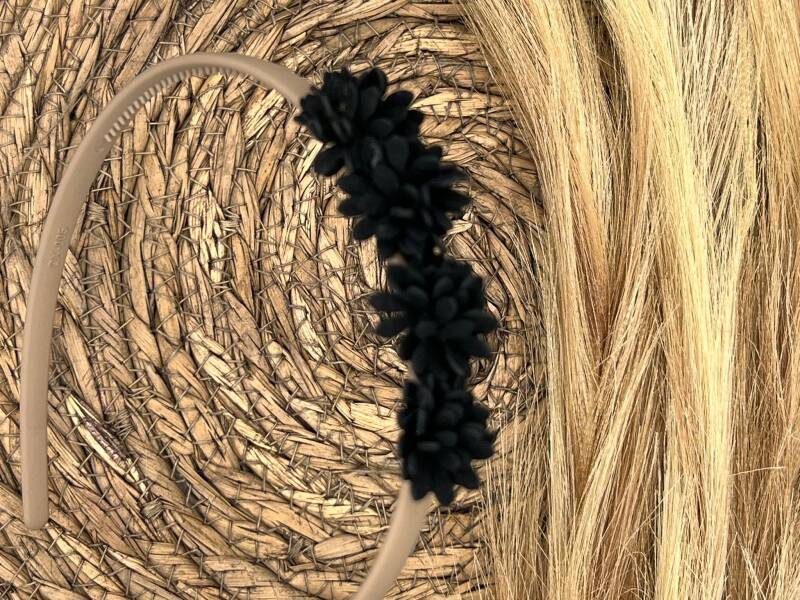 Diadeem leather flower - leren bloemetjes - khaki kleur diadeem - zwart