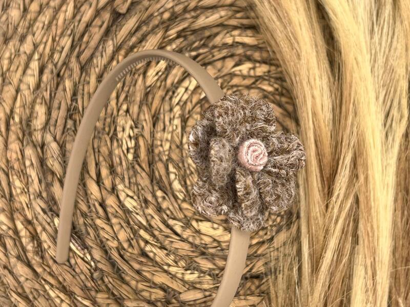 Diadeem wol flower - wollen bloem - khaki kleur diadeem - donkerbruin