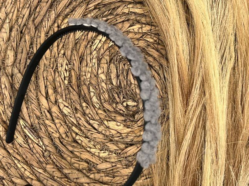 Diadeem wol flower - wollen (kleine) bloemen - zwarte kleur diadeem – grijze bloemen