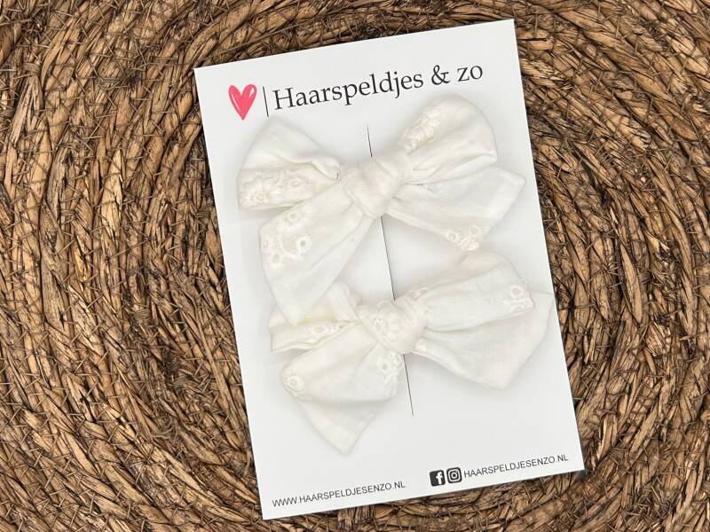 Haarstrik Flo setje 19 - set van twee strikken - stof/kant - alligatorclip - wit