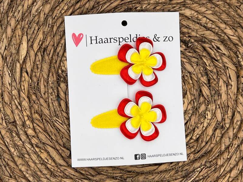 Oeteldonkse bloem op klikklakspeld - carnaval - groot speldje van 5 cm
