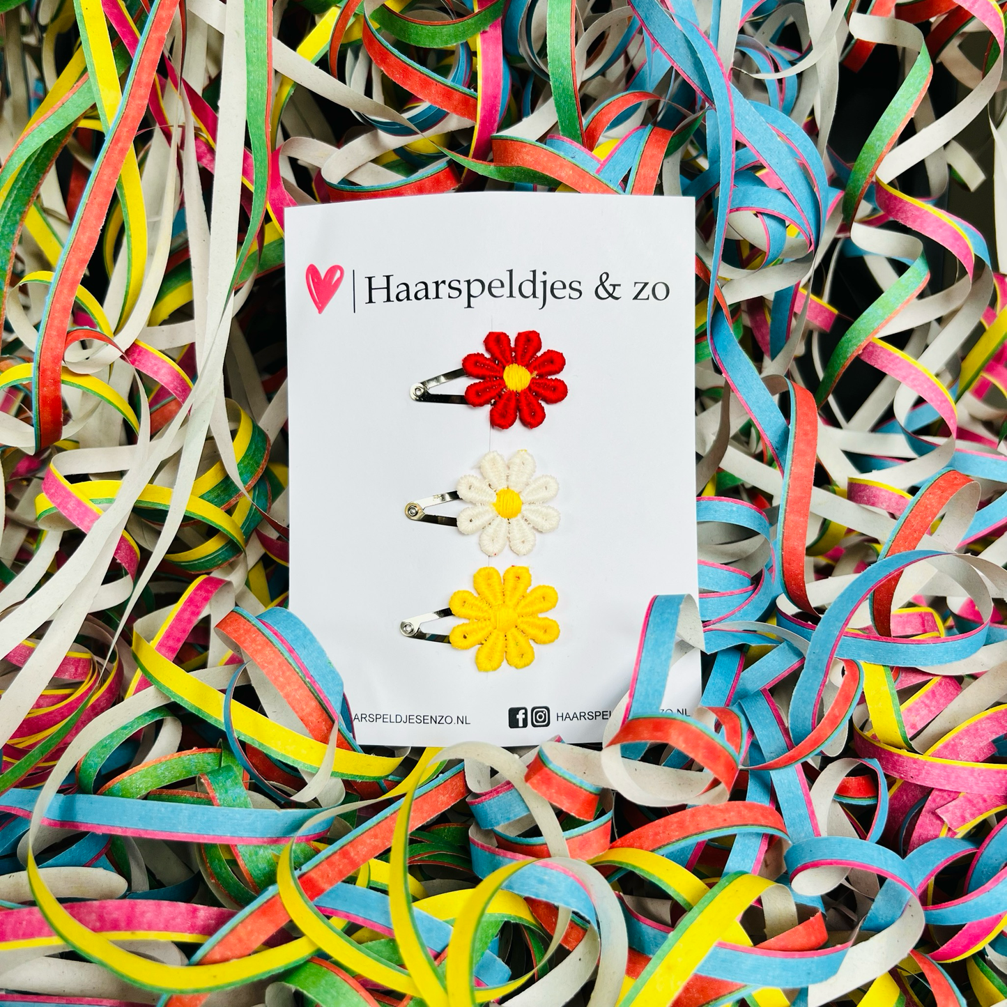 Oeteldonkse madeliefjes op klikklakspeldjes - carnaval — 3 cm