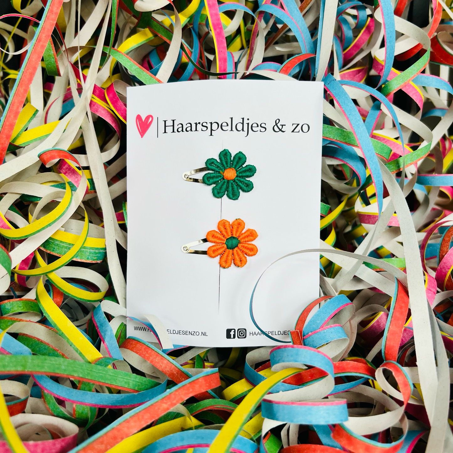 Groen/oranje madeliefjes op klikklakspeldjes - carnaval - haaraccessoires — 3 cm speldjes