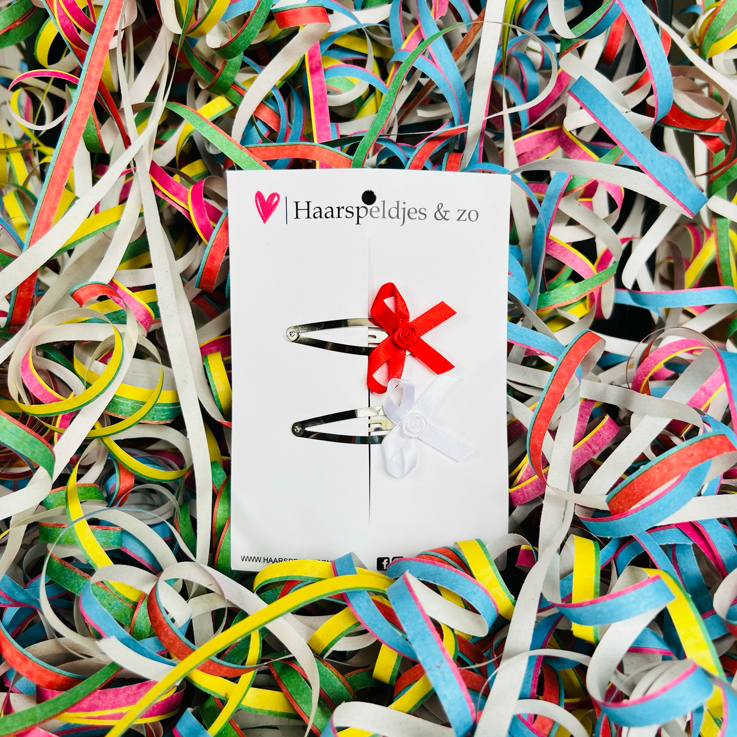 Strikjes op klikklakspeld - Ut Malse Arckeldurp - carnaval