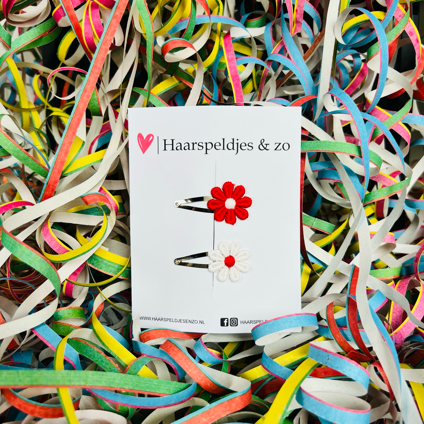 Broches à clip marguerites rouges et blanches - carnaval - Ut Malse Arckeldurp — 4 cm