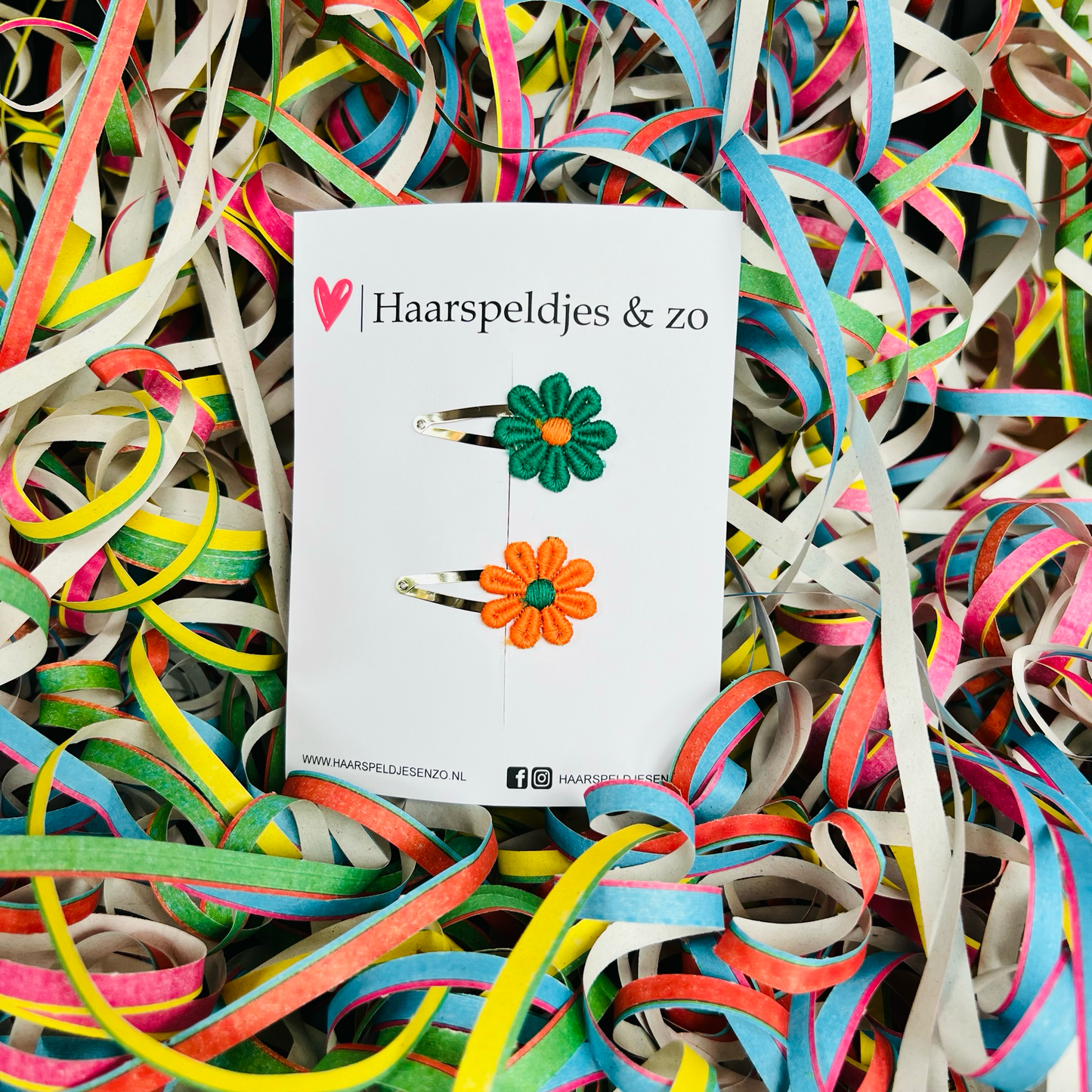 Groen/oranje madeliefjes op klikklakspeldjes - carnaval - haaraccessoires — 4 cm speldjes
