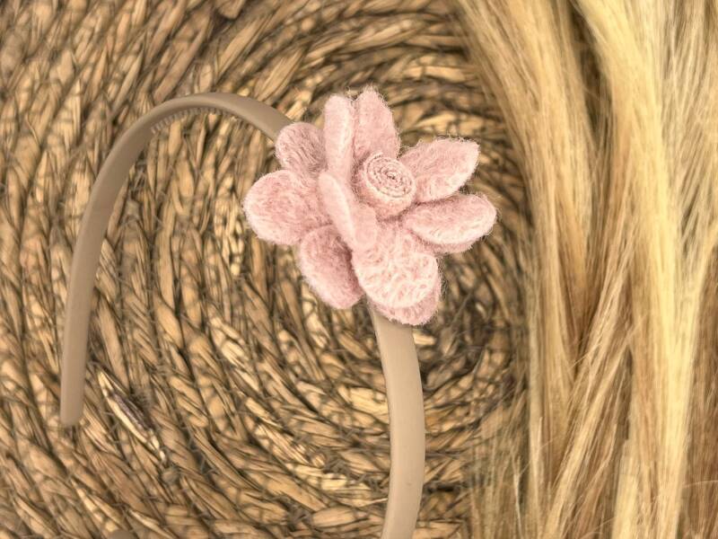 Diadeem flower - wollen bloem - khaki kleur diadeem - roze