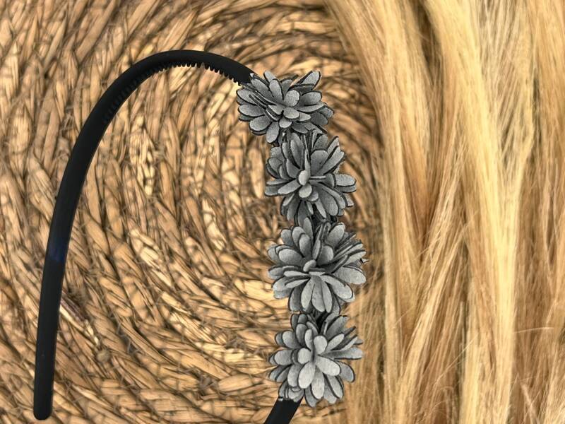 Diadeem leather flower - leren bloemetjes - zwart kleur diadeem - grijs