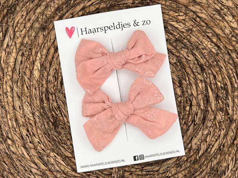 Haarstrik Flo setje 4 - set van twee strikken - stof/kant - alligatorclip - zachtroze