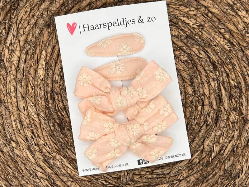 Haarstrik Flo setje 9 - set van twee strikken en twee speldjes - stof/kant - alligatorclip - zalmroze