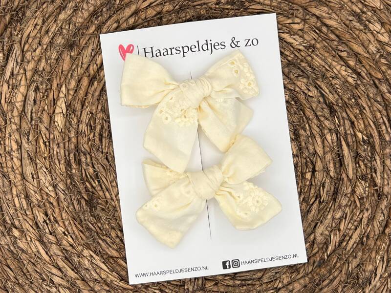 Haarstrik Flo setje 22 - set van twee strikken - stof/kant - alligatorclip - beige/crème/zachtgeel