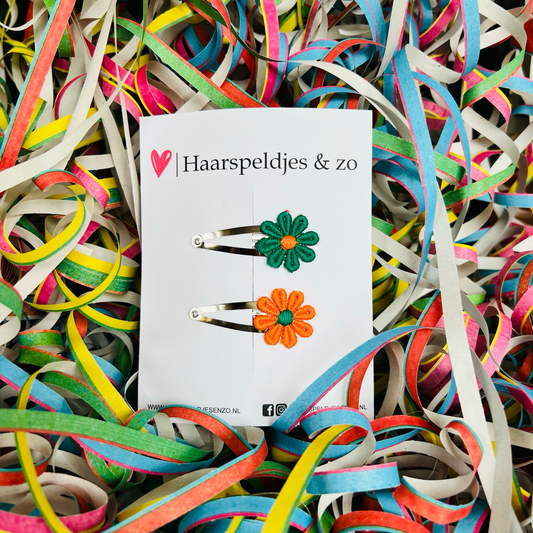 Groen/oranje madeliefjes op klikklakspeldjes - carnaval - haaraccessoires — 5 cm speldjes