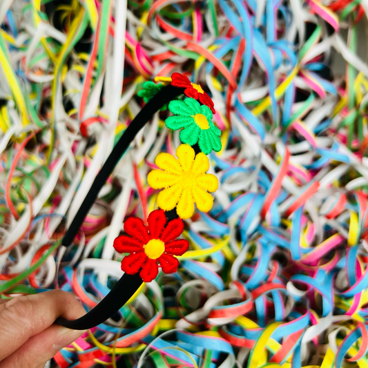 Diadeem met rood/geel/groen (rode/gele/groene) madeliefjes - carnaval - haaraccessoires