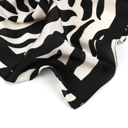Foulard femme - mini écharpe - mode féminine - carré en tissu - effet satin - imprimé animal - noir